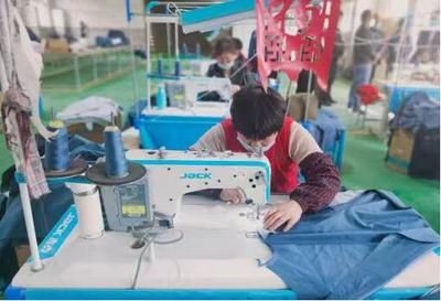 武功縣 村里辦起服裝廠，拓寬群眾致富路